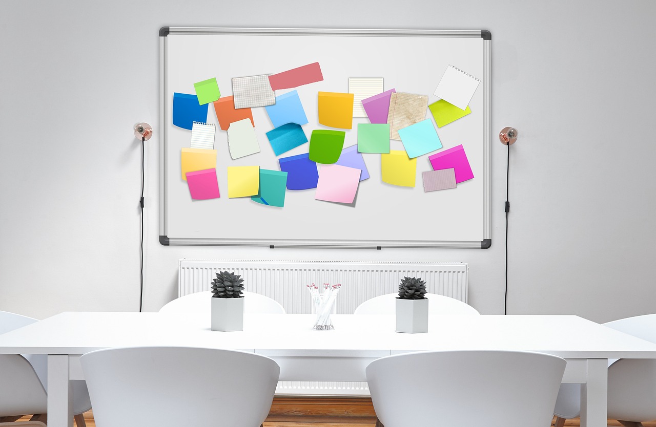Moderne slaapkamer in kleur van het jaar.