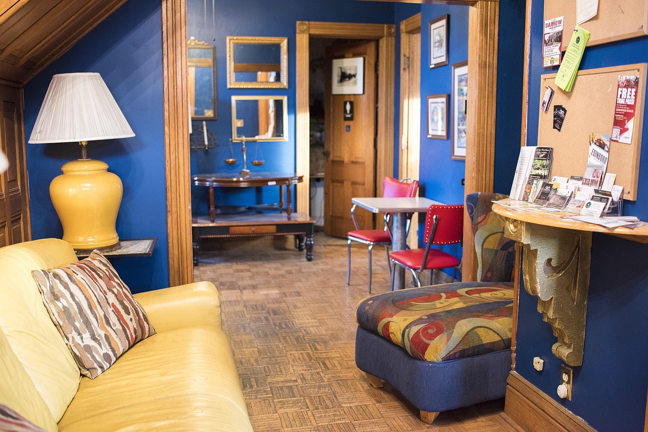 Frisse slaapkamer makeover met kleur van 2026.