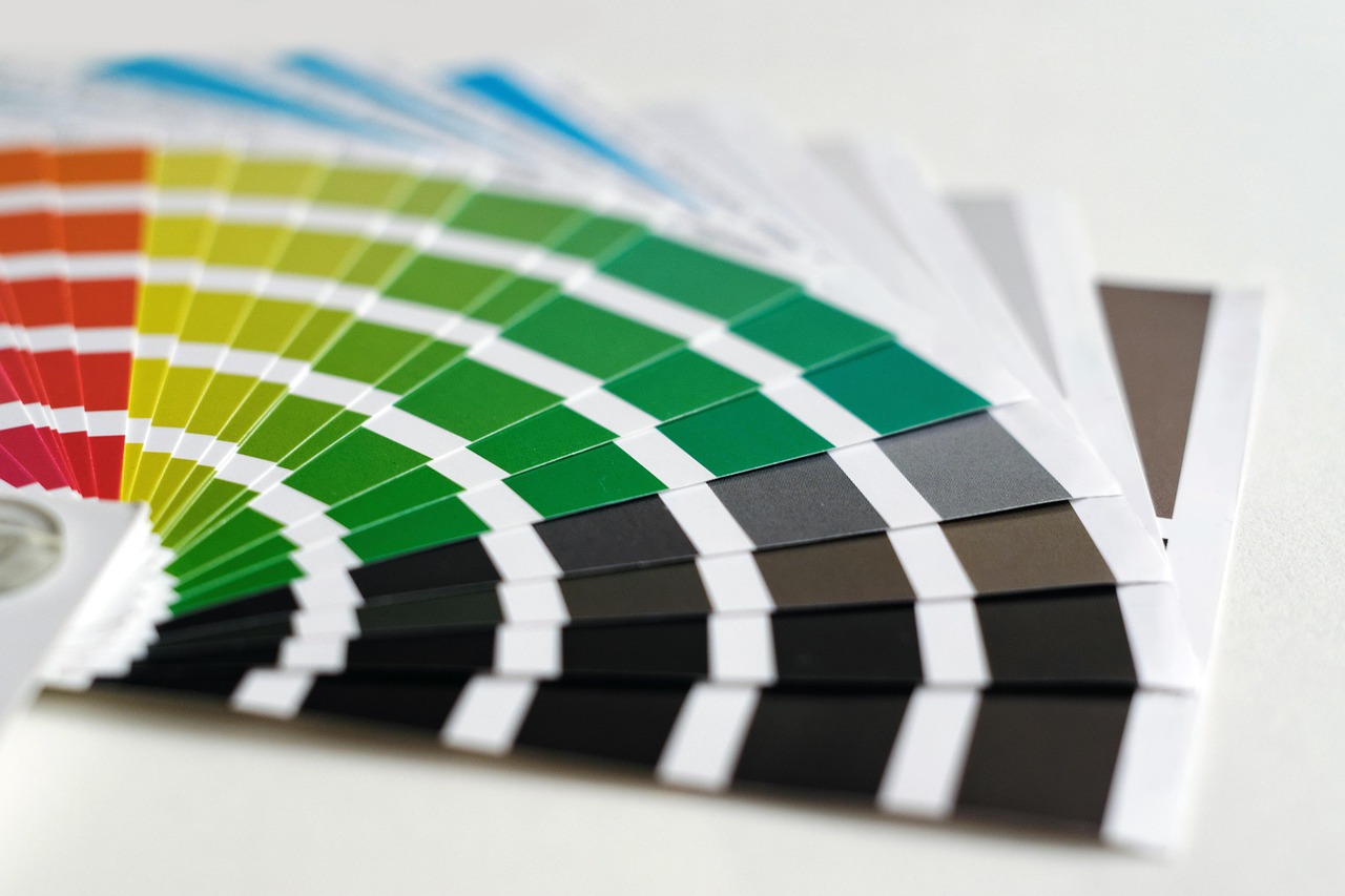 Stijlvolle aquarelprint kussens verfraaien interieur. Stijlvolle aquarelprint kussens verfraaien interieur.