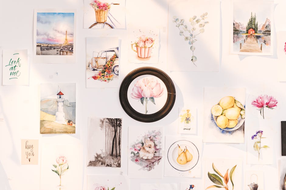 Zomers woonkamerdecor met aquarel sierkussens. Zomers woonkamerdecor met aquarel sierkussens.